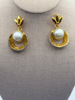 Load image into Gallery viewer, Dangled Encircled Pearl